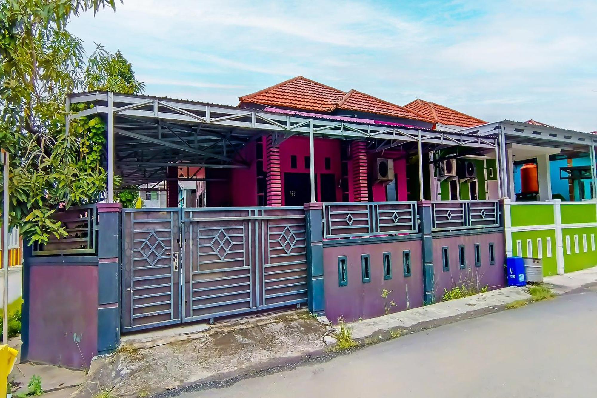 Готель Spot On 92466 Adam Kost Syariahnearwisata Jembatan Barito Банджармасін Екстер'єр фото